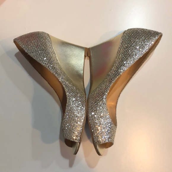 Badgley Mischka sequin wedge shoes - Picture 2 of 6